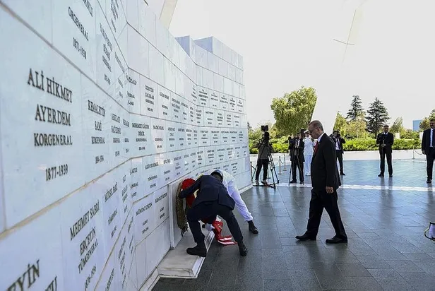Başkan Erdoğan Anıtkabir Özel Defteri'ni imzaladı! 30 Ağustos Zafer Bayramı'nda bir ilk: Devlet Mezarlığı'na ziyaret-10