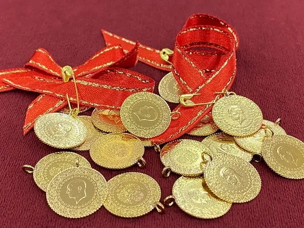 altin-fiyatlari-alis-satis-canli-9-subat-2023-deprem-sonrasi-flas-tahmin-bu-hafta-sasirtacak-gram-ceyrek-yarim-1675933763030.jpg