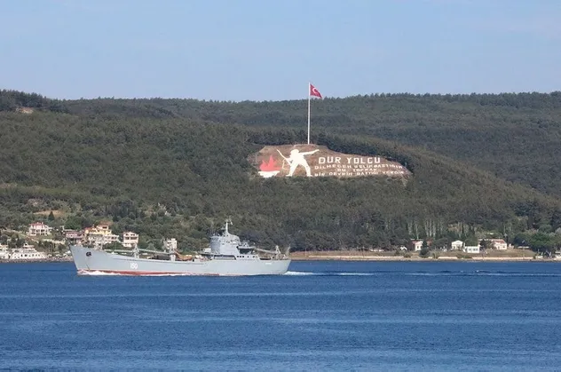 Son dakika: Rus savaş gemisi 'Saratov' Çanakkale Boğazı’ndan geçti
