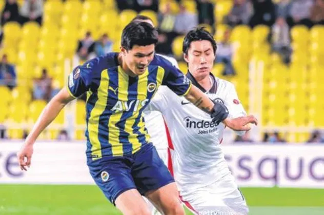 Kim Napoli’ye imza atıyor!