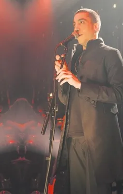 Konserde aşka geldi