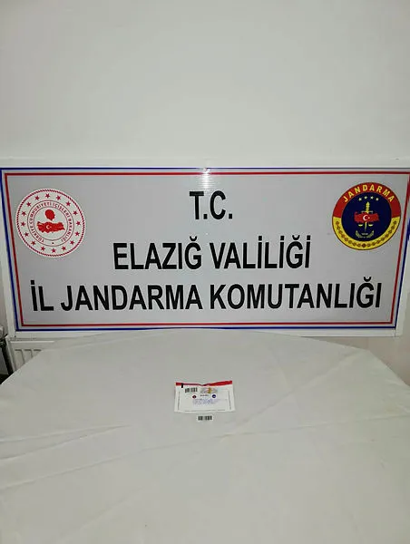 elazigda-ele-gecirildi-kaliforniyum-oldugu-degerlendirilen-kimyasal-madde-atom-enerjisi-kurumuna-gonderildi-1633007233613.jpg Elazığ'da ele geçirildi! "Kaliforniyum" olduğu değerlendirilen kimyasal madde Atom Enerjisi Kurumu'na gönderildi-2