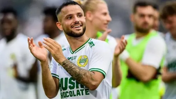 besiktasa-goz-kirpti-hammarbynin-yildizi-jeahze-transfer-gorusmelerini-gerekce-gosterip-varbergs-macina-cikmad-1658878253880.jpeg Beşiktaş'a göz kırptı! Hammarby’nin yıldızı Jeahze transfer görüşmelerini gerekçe gösterip Varbergs maçına çıkmadı-3