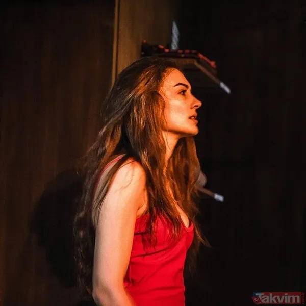 Burcu Özberk en cesur haliyle paylaştı! Dekolteli siyah bikinisi ile tüm dikkatleri üzerine topladı! İlk yorum Serkay Tütüncü’den... - 6