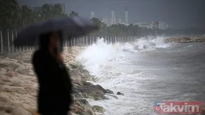 Şimşekler çaktı! İstanbul’a uyarı üstüne uyarı... Meteoroloji il il açıkladı