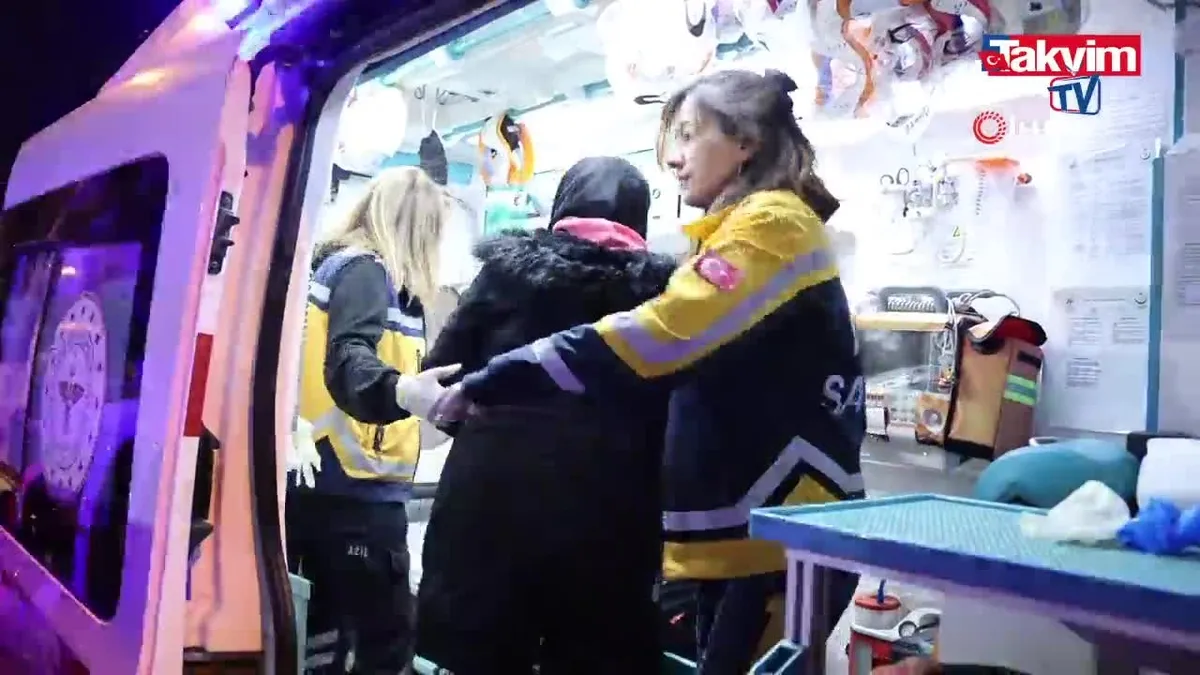 Yolda yürürken bıçaklı saldırıya uğradı