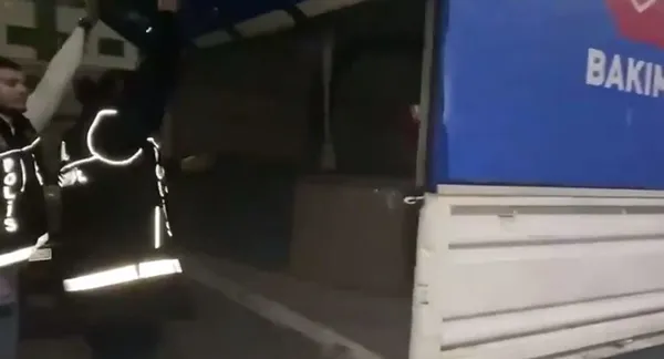 Cenaze nakil aracından sonra bu kez de İSKİ aracında uyuşturucu! İBB'nin skandallarına bir yenisi daha eklendi! İşte skandal görüntüler-3