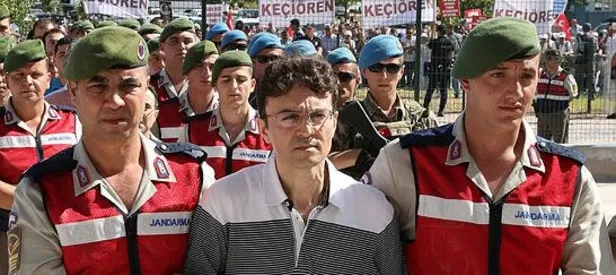 Bak sen şu parmakçıya