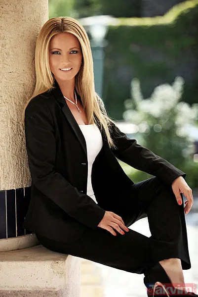 Müge Anlı siyah saten elbisesiyle ortalığı salladı! Rahmi Özkan ve Mehmet Şevki Sözen: "Sade ve şık nasıl olunur işte böyle olunur" - 15