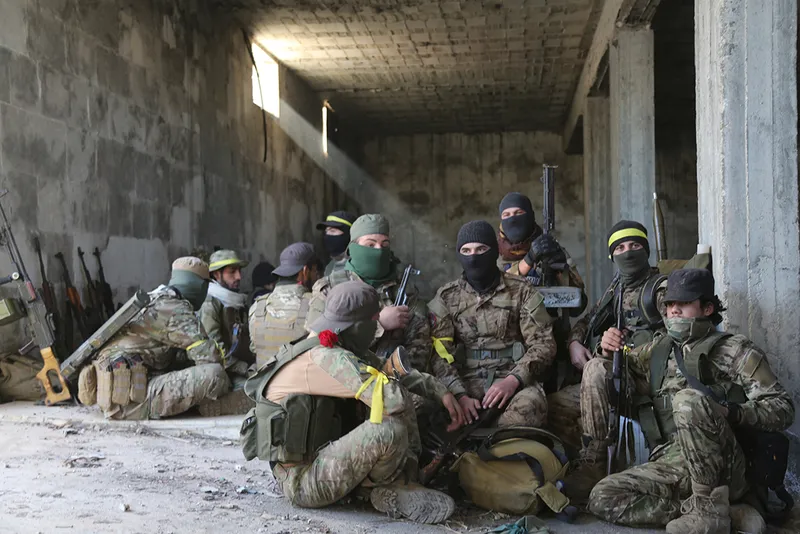 Yeni Suriye ordusunun askeri kademesi şekilleniyor: Yabancı muhalifler general ve albay rütbesine yükseltildi-3