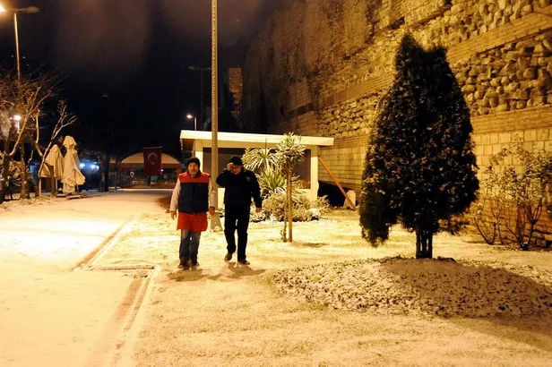 Kar yağışı kapımızda! Meteoroloji'den İstanbul ve birçok il için kar yağışı uyarısı | 18 Ocak hava durumu! Bir uyarı da AKOM'dan-5