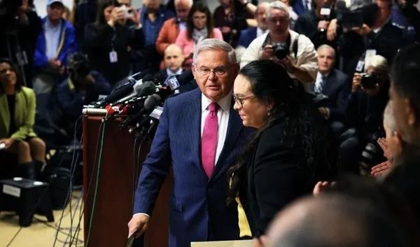 turkiye-karsitligiyla-biliniyor-rusvetle-suclanan-bob-menendez-bu-sefer-fena-terledi-sorulari-beklemeden-salon-1695672907737.jpeg Türkiye karşıtlığıyla biliniyor! Rüşvetle suçlanan Bob Menendez bu sefer fena terledi: Soruları beklemeden salonu terk etti-9