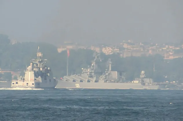 Son dakika: Rus savaş gemisi İstanbul Boğazı'ndan geçti!