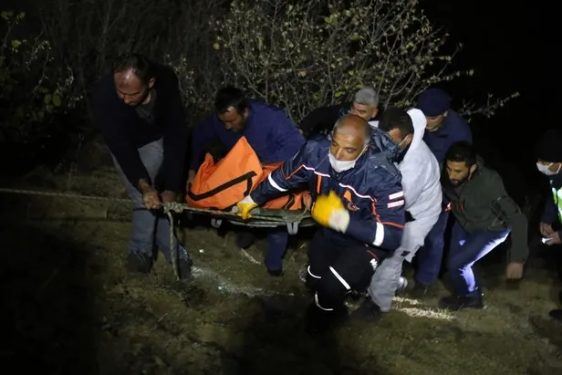 Gümüşhane’de kan donduran kaza: Kamyonet uçuruma yuvarlandı: 2 ölü, 1 yaralı-4