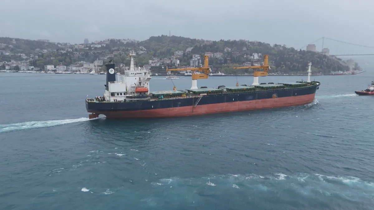 istanbul-bogazinda-deniz-trafigi-cift-yonlu-durduruldu-1777828314899.jpeg Boğaz trafiğini durduran arıza giderildi! Gemi trafiği normale döndü-2