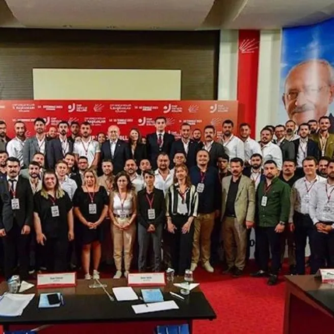 Kemal Kılıçdaroğlu koltuğu bırakmıyor; Gençlik kollarına gözüm üzerinizde mesajı