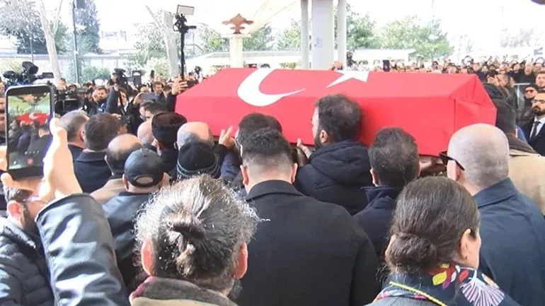 İlber Ortaylı'ya veda: Fatih Cami haziresine defnedildi | Başkan Erdoğan'dan taziye-1