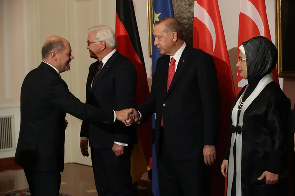 son-dakika-baskan-recep-tayyip-erdogan-almanya-basbakani-olaf-scholzu-kutladi-1640111702388.jpg Son dakika: Başkan Erdoğan Almanya Başbakanı Scholz ve Venezuela Cumhurbaşkanı Maduro ile peş peşe görüştü-5