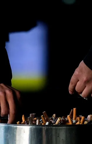 Bilim Kurulu Üyesi Prof. Dr. Füsun Öner Eyüboğlu'ndan sigara içenlere kötü haber: Koronavirüs sigara içenleri daha çok etkiliyor