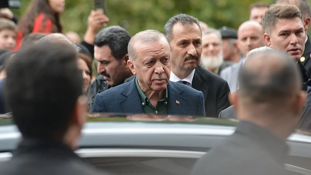 Başkan Erdoğan'a Rize'de sevgi seli! Cuma sonrası vatandaşlarla sohbet etti