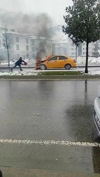 Sakarya'da yürek burkan olay: Ekmek teknesi alevlere teslim olunca çaresizce söndürmeye kalktı-3