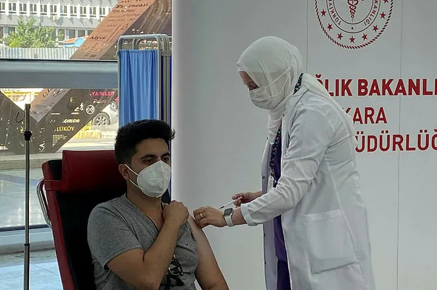 Ankara'da YHT Garı'na koronavirüs aşılama merkezi açıldı
