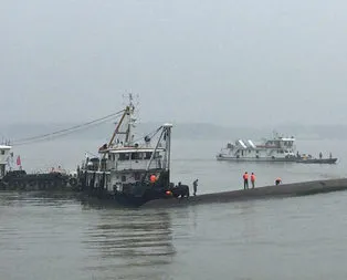 458 kişiyi taşıyan gemi battı