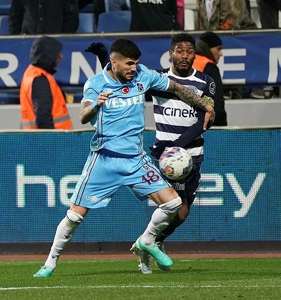 trabzonspor-deplasmanda-kasimpasaya-2-0-maglup-oldu-1680983524243.jpeg