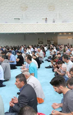 Almanya'daki camileri FETÖ'ye verecekler!