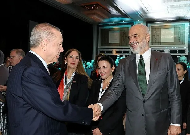 arnavutluk-basbakani-ramadan-turkiyenin-kuresel-guvenlige-katkisina-ovguler-erdogan-olmasaydi-avrupanin-duvarl-1670616803609.jpeg Arnavutluk Başbakanı Rama'dan Türkiye'nin küresel güvenliğe katkısına övgüler: Erdoğan olmasaydı Avrupa'nın duvarları ayakta duramazdı-3