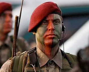 Sahadaki beyin takımı bordo bereliler