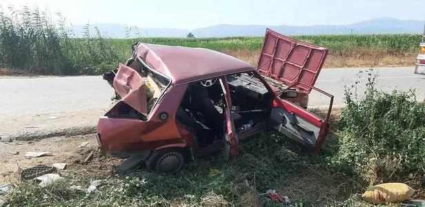 izmirde-feci-kaza-tir-otomobili-metrelerce-surukledi-1627232507008.jpeg İzmir'de feci kaza! TIR otomobili metrelerce sürükledi...-1