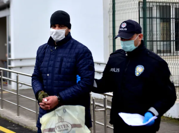 patronunun-icecegine-koronaviruslu-hastanin-tukurugunu-karistiran-calisan-tutuklandi-1627547468281.jpg Patronunun içeceğine koronavirüslü hastanın tükürüğünü karıştıran çalışan tutuklandı-5
