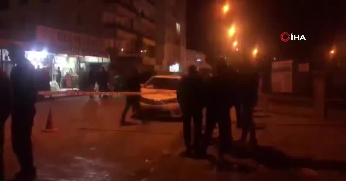 Batman’ın Kozluk ilçesinde taziyeden dönenleri taşıyan araca, husumetlileri tarafından çapraz ateş açıldı