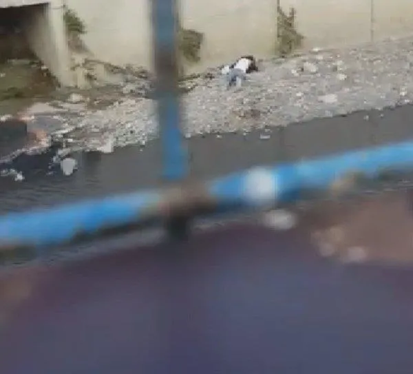 bahcelievlerde-suriyeli-muhammed-selmoyu-yedi-metreden-asagi-atan-suphelilerden-biri-tutuklandi-1601316472968.jpeg Bahçelievler'de Suriyeli Muhammed Selmo’yu yedi metreden aşağı atan şüphelilerden biri tutuklandı!-2