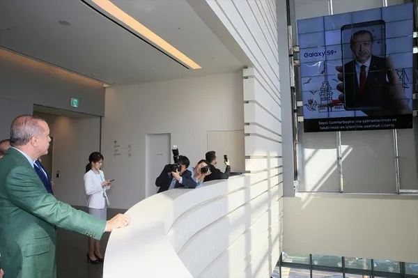 Cumhurbaşkanı Erdoğan Samsung tesislerini gezdi-4