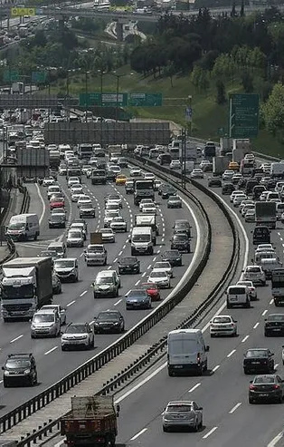 İstanbul'da trafik yoğunluğu yüzde 53'e ulaştı! (Güncel yol durumu)
