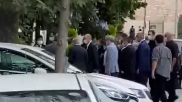 son-dakika-cumhurbaskani-recep-tayyip-erdogan-ayasofya-camiinde-incelemelerde-bulunuyor-1595159297586.jpg