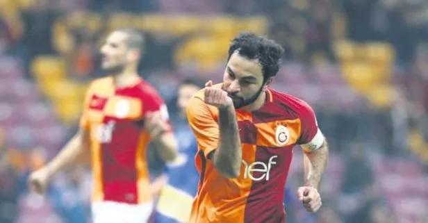 Selçuk İnan masada!