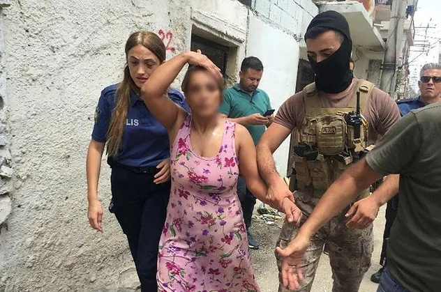 Önce komşusunu ateşe verdi! Sonra kendini yakmak istedi! Yer: Adana