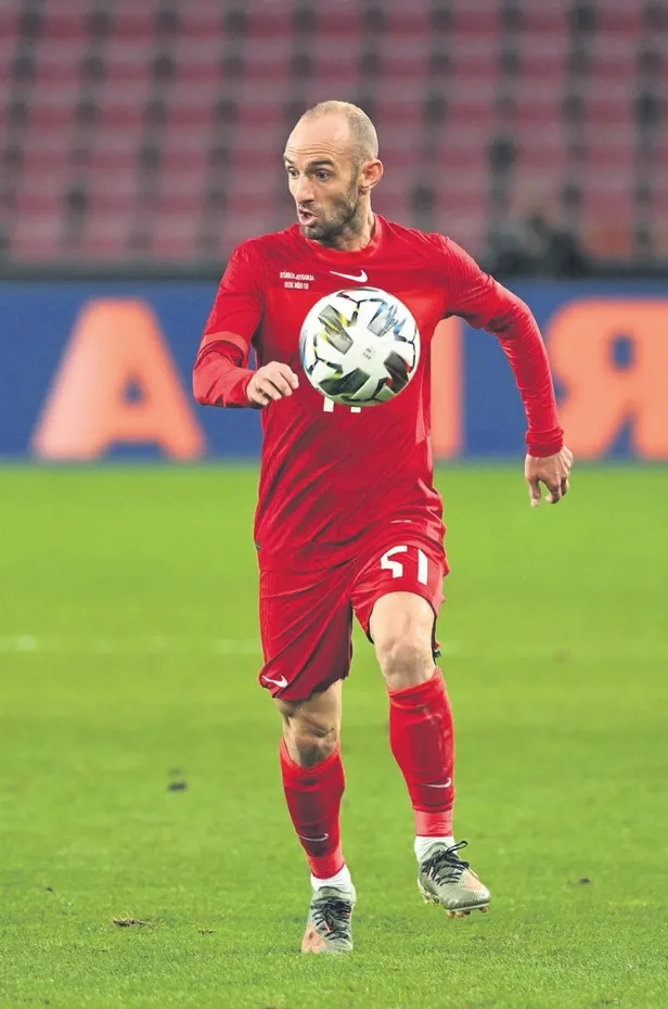 galatasarayin-yeni-transferi-pulgar-imzayi-atti-1643842898609.jpeg Galatasaray'ın yeni transferi Pulgar imzayı attı-7