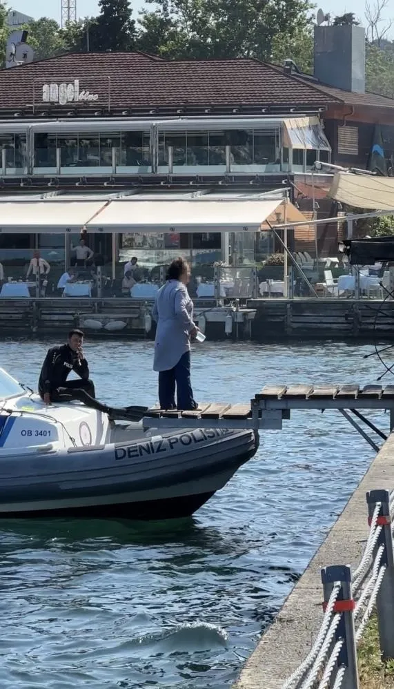 1689149278188.jpg İstanbul Boğazı’nda bir garip intihar girişimi: İskeleden denize atlamak istedi-3