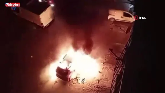 Adana'da bir kişi annesinin arabasını yaktı