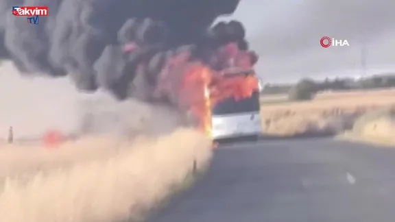 Silivri’de işçi servisi yanıp kül oldu!