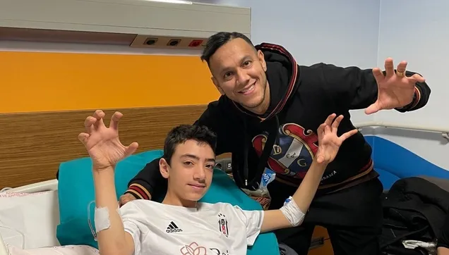 Josef de Souza, depremzede Ömer'in isteği yerine getirdi