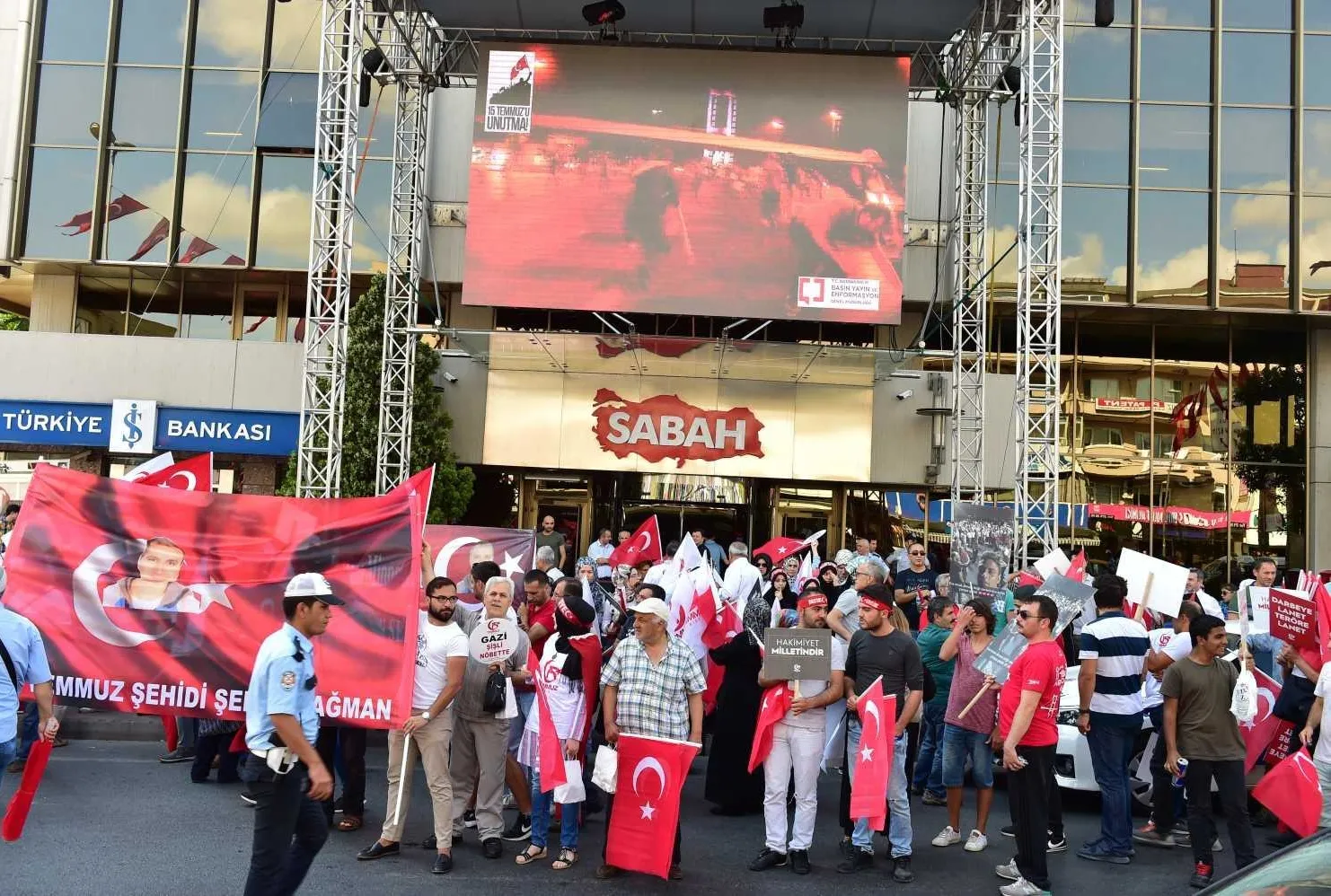 FETÖ ve siyonistlere karşı milletin yanında!