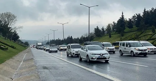 İstanbul’da trafiği kilitleyen kaza! 3 araç birbirine girdi