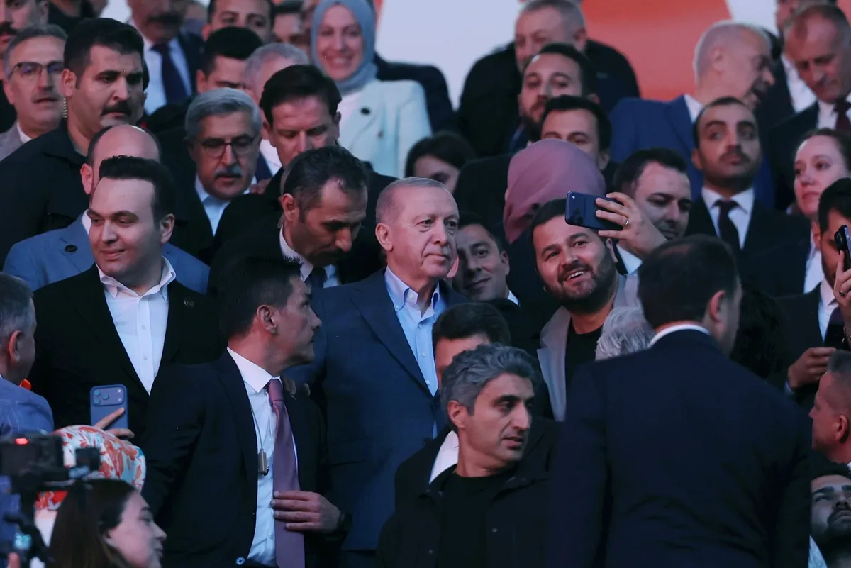 baskan-erdogandan-genclere-yeni-turkiye-mesaji-masada-sozumuz-sahada-gucumuz-var-1778963332448.jpeg Başkan Erdoğan’dan gençlere Türkiye Yüzyılı mesajı: Gençler güçlüyse millet de devlet de güçlü-4