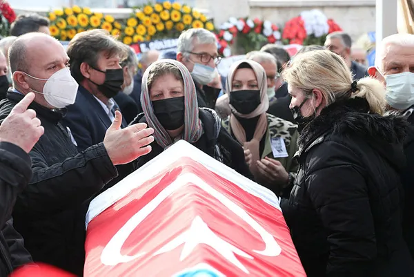 rumeli-turkulerinin-sevilen-sesi-arif-senturk-son-yolculuguna-ugurlandi-1645024373813.jpg Rumeli türkülerinin sevilen sesi Arif Şentürk son yolculuğuna uğurlandı-5