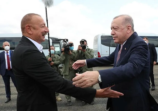 baskan-erdogan-ile-azerbaycan-cumhurbaskani-aliyev-arasinda-sehitleri-anma-gunu-gorusmesi-1632754169165.jpeg Başkan Erdoğan ile Azerbaycan Cumhurbaşkanı Aliyev arasında "Şehitleri Anma Günü" görüşmesi!-1